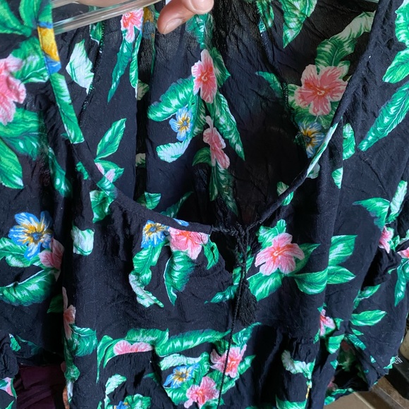 Plus Floral Blouse - Picture 8 of 8